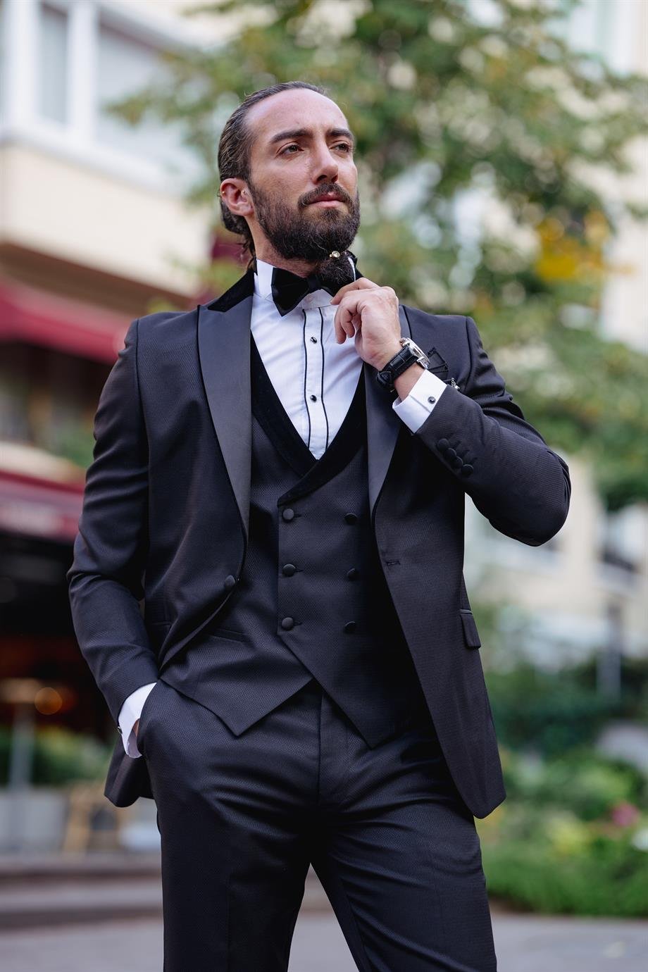 Black Wide Collar Tuxedo